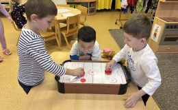 Únor na Fialové třídě